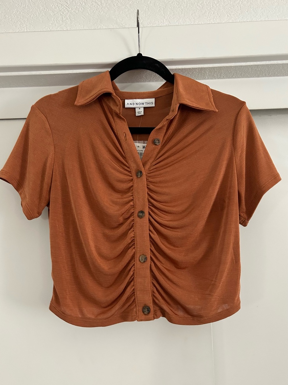 NWT Rust Ruched Button-Front Collared Cropped Top
